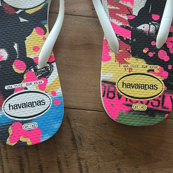 Women’s Minnie Mouse neon Havaianas flip flops - Picture 2 of 4